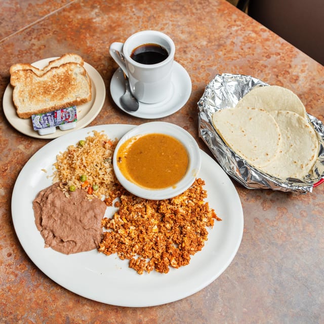 Huevos con Chorizo.